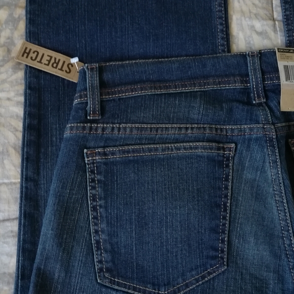 DKNY classic straight NWT jeans ,size 12R / 32" - Picture 6 of 7